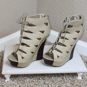 Shoedazzle Taupe Platform Zip Back/Lace Front Heels Sz 6.5 US Brand New w/Box